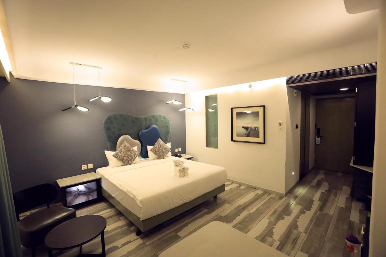 Humming Bird Hotel & Banquet Ānand Kültér fotó